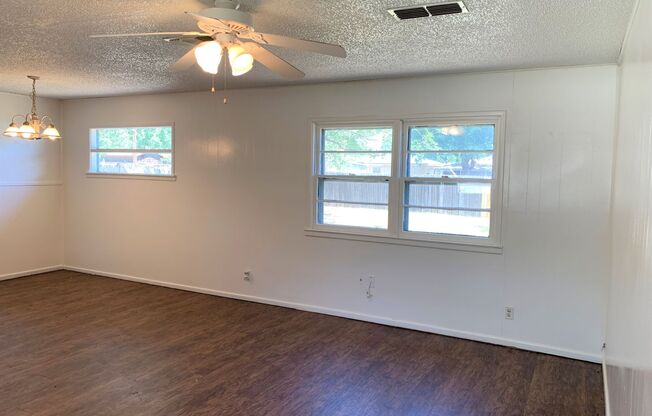 Pre-Leasing  3 Bed 1 Bath