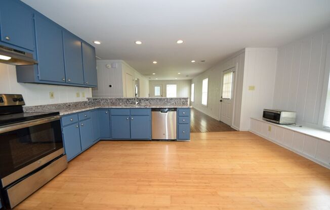 FABULOUS UPDATED KITCHEN with 3 bed 1 bath near U of M