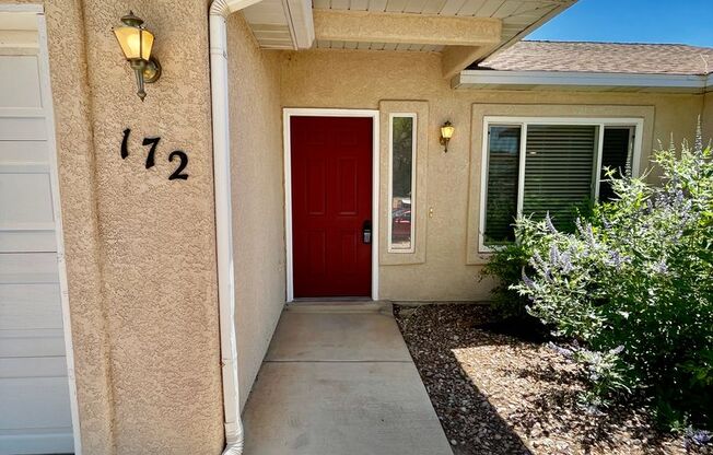 Adorable 3-BR Home in Red Cliffs Area