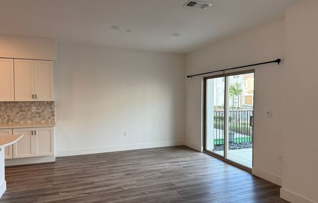 3 beds, 2.5 baths, $2,745, Unit UNIT 23102