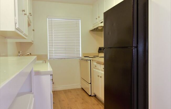 1 bed, 1 bath, $2,000, Unit C24