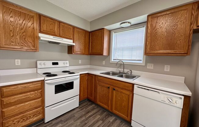 2 beds, 1.5 baths, $1,495, Unit 4513-1 McCloud