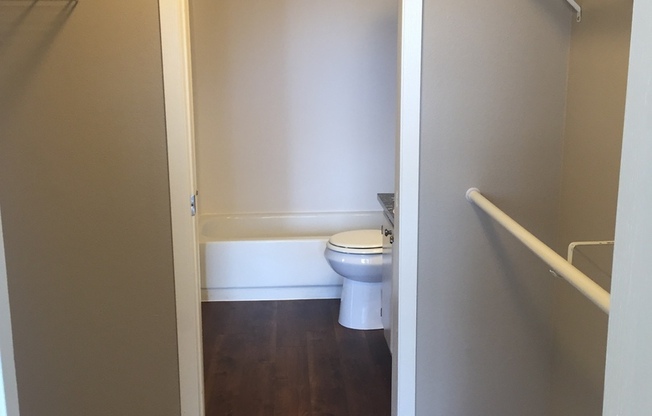 2 beds, 1.5 baths, 900 sqft, $2,325, Unit 25