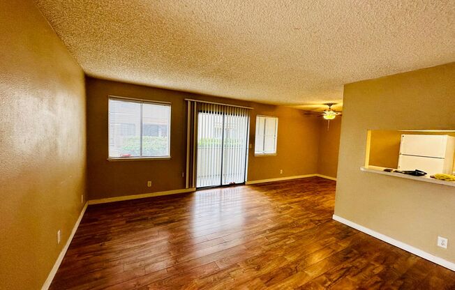 Downstairs Corner 2-Bedroom Condo in Central Las Vegas Location!