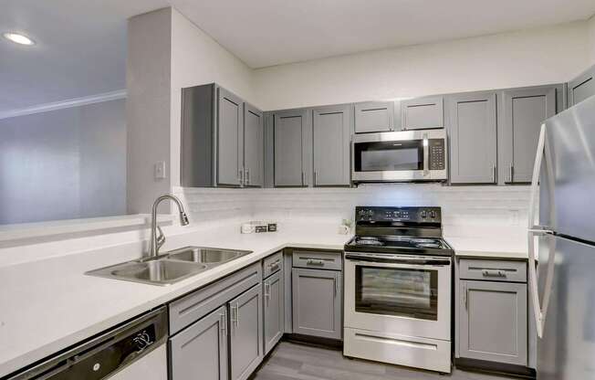 1 bed, 1 bath, 819 sqft, $1,139