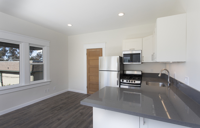 *OPEN HOUSE: 3/8 1-2PM* Remodeled 1BR in Hillcrest/Mission Hills ~ Must See!