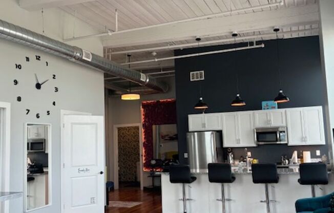 2 beds, 2 baths, 1,300 sqft, $3,500, Unit 600-504