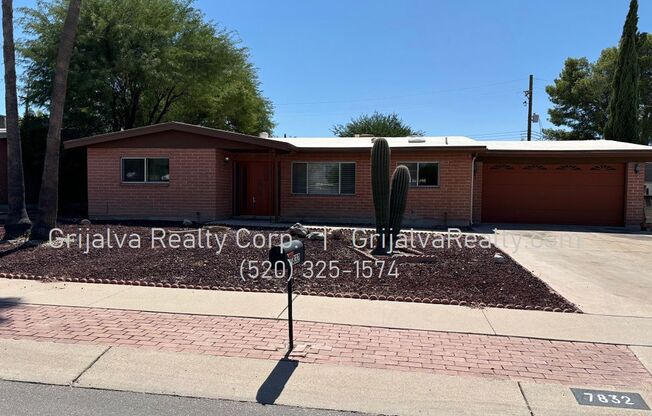 Remodeled 4 Bed, 2 Bath Eastside House with Pool  (Speedway/Pantano)