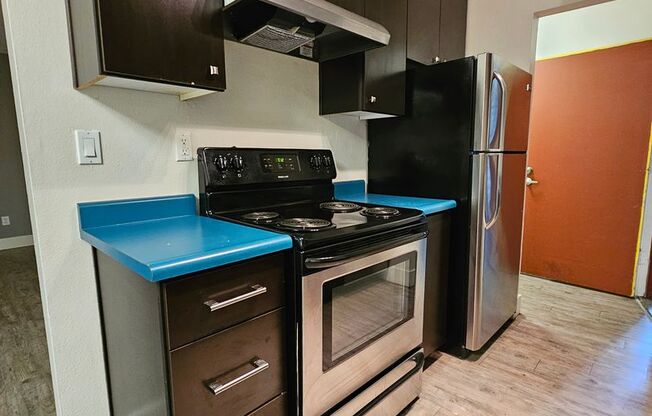 2 beds, 1 bath, 915 sqft, $1,495, Unit 19