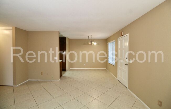 Rancho Bernardo, 12543 Caminito De La Gallarda - Walk to shopping!
