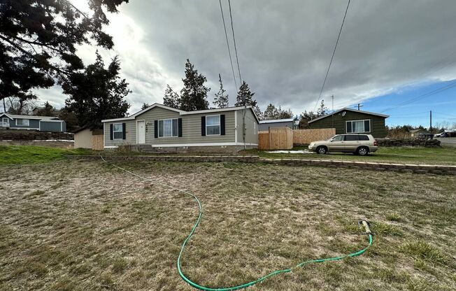 Adorable 3 bedroom home on large lot in Terrebonne!