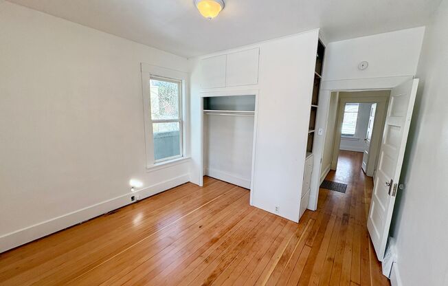 2 beds, 1 bath, $1,400