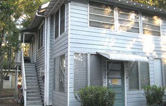 2 Bed/1 Bath Duplex Close to Campus on NW 11th Street