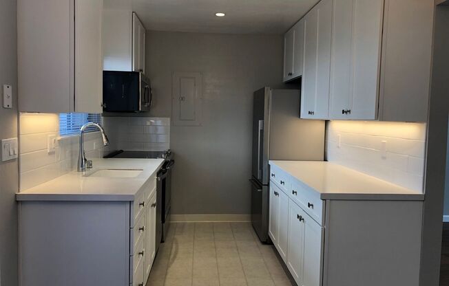 2 beds, 1.5 baths, 1,000 sqft, $3,695, Unit 11