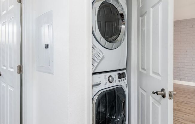 2 beds, 1 bath, 900 sqft, $1,699, Unit 3718 E Glenrosa Ave #3