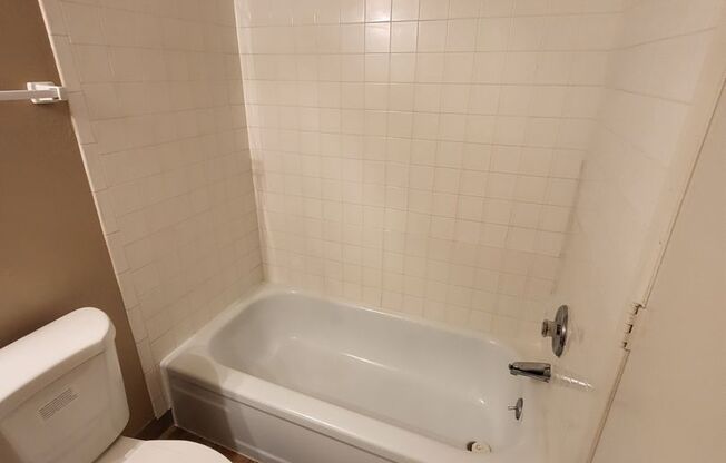 1 bed, 1 bath, 850 sqft, $1,050, Unit 7-733