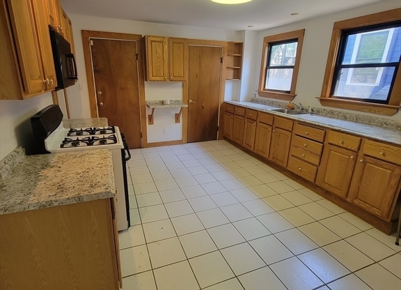 2 beds, 1 bath, 1,200 sqft, $3,450, Unit 2