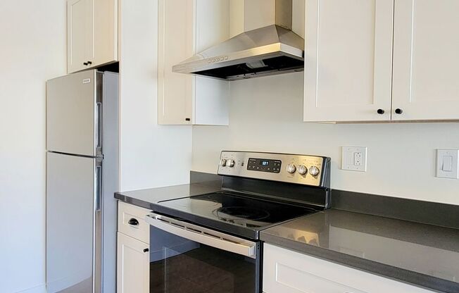 San Carlos: Updated 1 Bed 1 Bath Apartment in San Carlos Hills w/ Private Balcony, Parking, Storage, & Laundry Onsite
