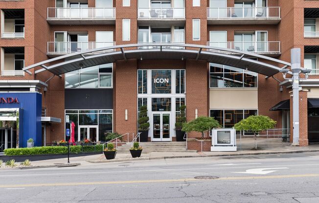 1 bed, 1 bath, $2,295, Unit Unit 1816