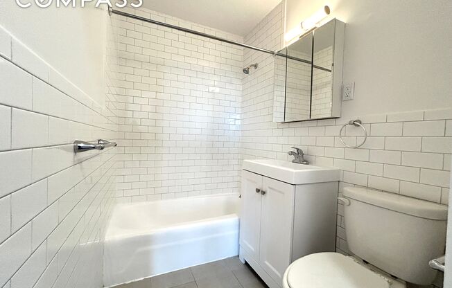 Studio, 1 bath, $2,600, Unit B17B