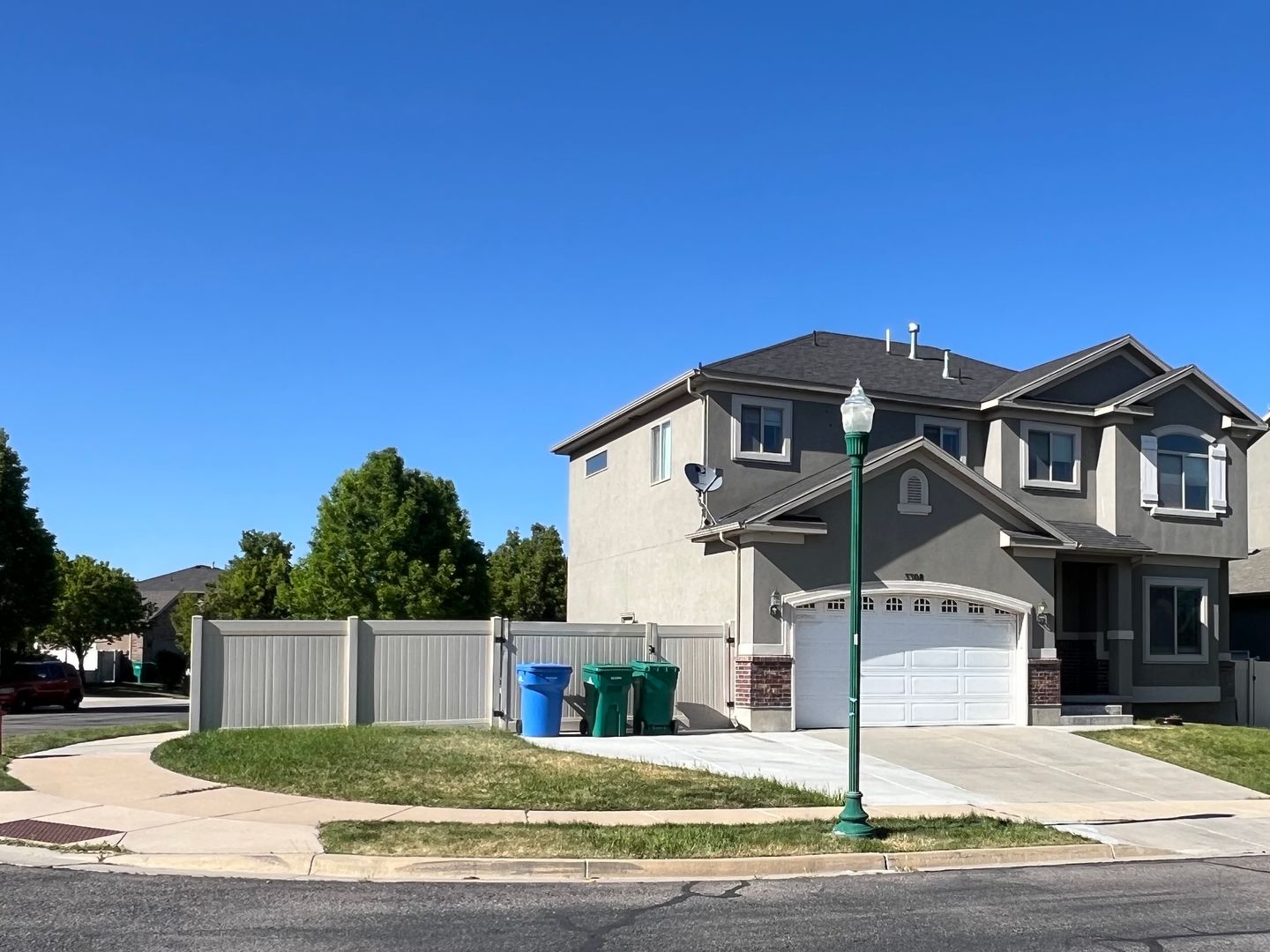 Large 3-Bedroom Riverton House for Rent in May!