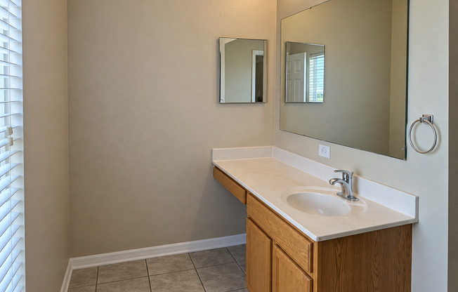 4 beds, 3.5 baths, $2,800