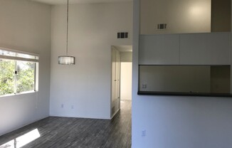 2 beds, 1 bath, 814 sqft, $2,450, Unit 28