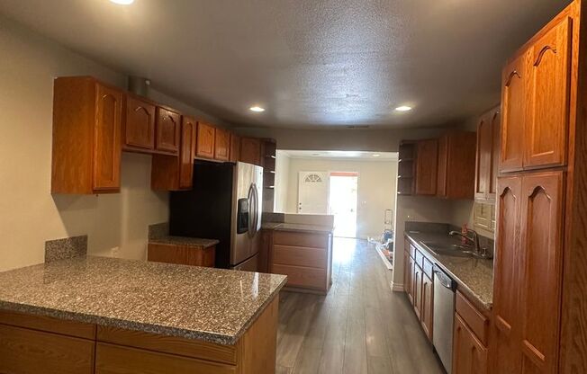 7805 Whitsett Ave