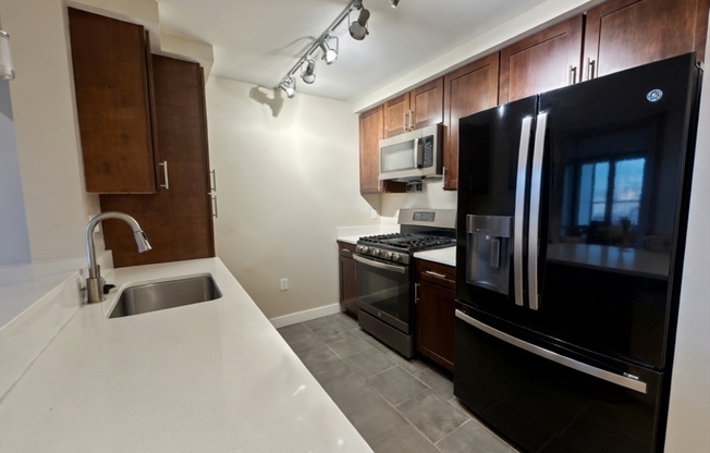 1 bed, 1 bath, 1,040 sqft, $2,400, Unit 142