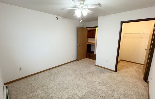 3 beds, 2 baths, 1,160 sqft, $1,360, Unit 800-301