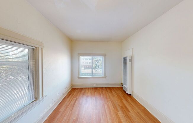 1832 Fruitvale ave!  Comfortable Living in the Heart of Fruitvale