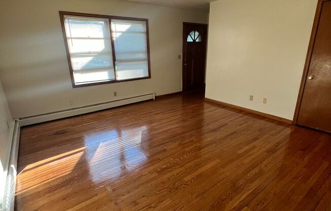 2 beds, 1 bath, 903 sqft, $1,240, Unit G-2