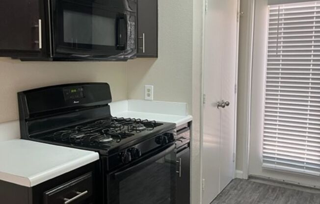 2 beds, 1 bath, 1,000 sqft, $1,625