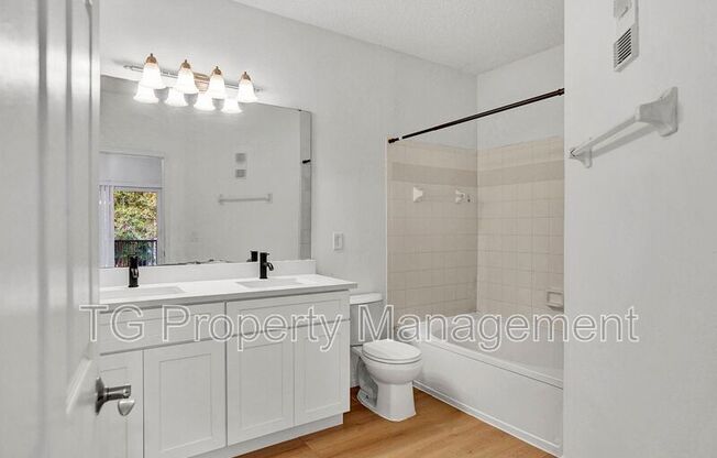 10000 Gate Parkway #123