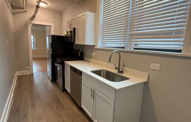 1 bed, 1 bath, 883 sqft, $1,595, Unit 910-0