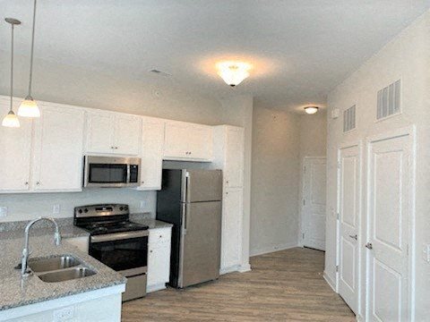 1 bed, 1 bath, 782 sqft, $1,675