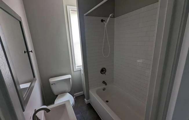 Bright & Spacious 3-Bedroom Home in the Heart of Port Richmond — Accepting ALL PHA voucher holders