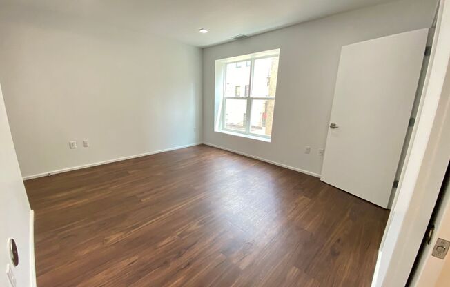 2 beds, 2 baths, 834 sqft, $2,330, Unit 410