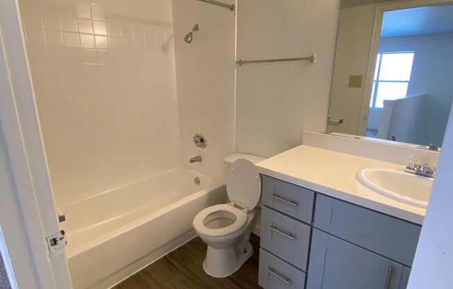 2 beds, 2 baths, 1,038 sqft, $1,215, Unit 0112