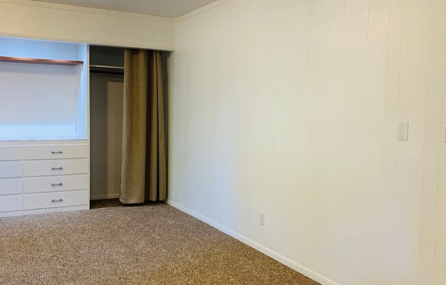 2 beds, 1 bath, 1,100 sqft, $1,300, Unit 2556