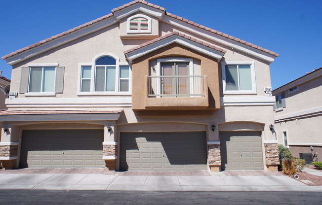 HERE'S THE PERFECT PLACE TO CALL HOME! 3 BEDROOM 2.5 BATHROOM TWO STORY TOWNHOUSE,