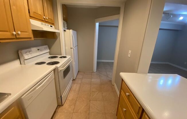 2 beds, 2 baths, 1,000 sqft, $1,650, Unit 29