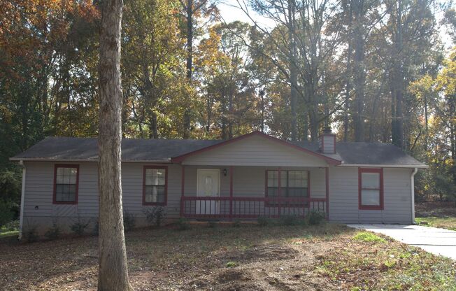 Charming 4-Bedroom 3bath Home with Spacious Backyard in Stockbridge!