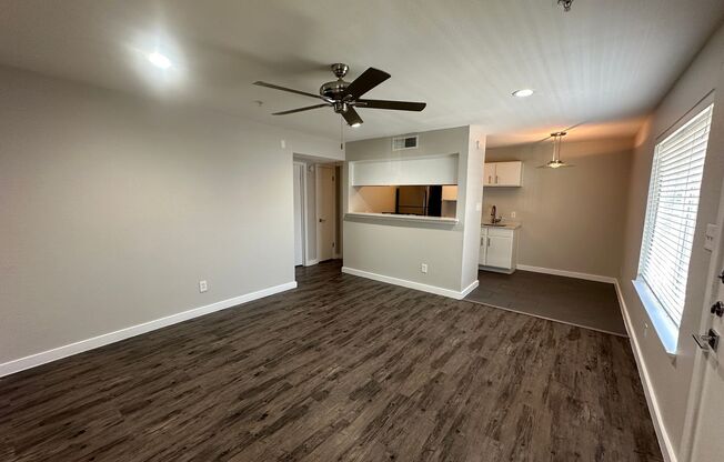 2 beds, 1 bath, 667 sqft, $995, Unit Unit 303