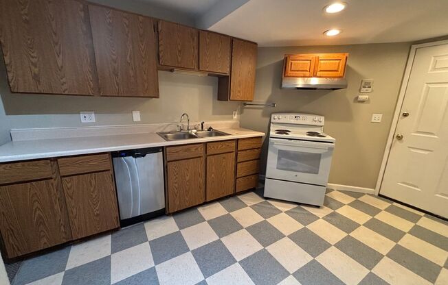 Welcome to Roycroft! A beautiful turn of the century property in Capitol Hill! First month free!