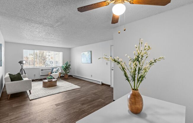 2 beds, 1 bath, 830 sqft, $1,398, Unit E-204