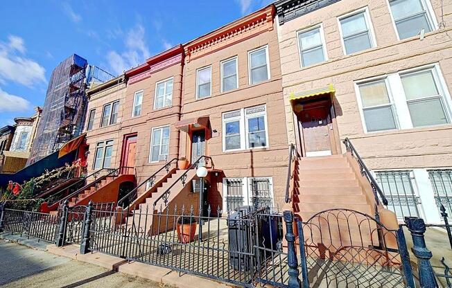 611 BAINBRIDGE ST