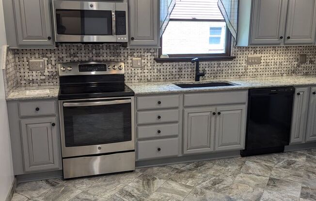 Nicely Renovated 2 Bedroom/2  Bath in Bon Air!