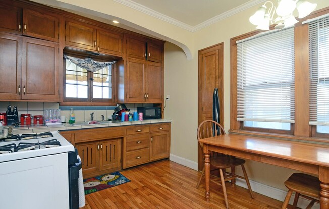 Beautiful 3 Bedroom Single Family Home! Convenient Location, Fenced in Yard, 2 Car Garage & MORE!!!