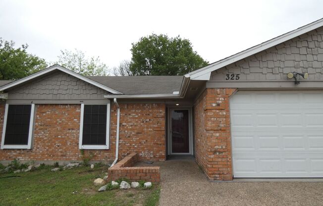 Clean & move in ready 3/2/1 duplex/townhouse in Saginaw! 325 Asbury Drive, Saginaw, TX 76179